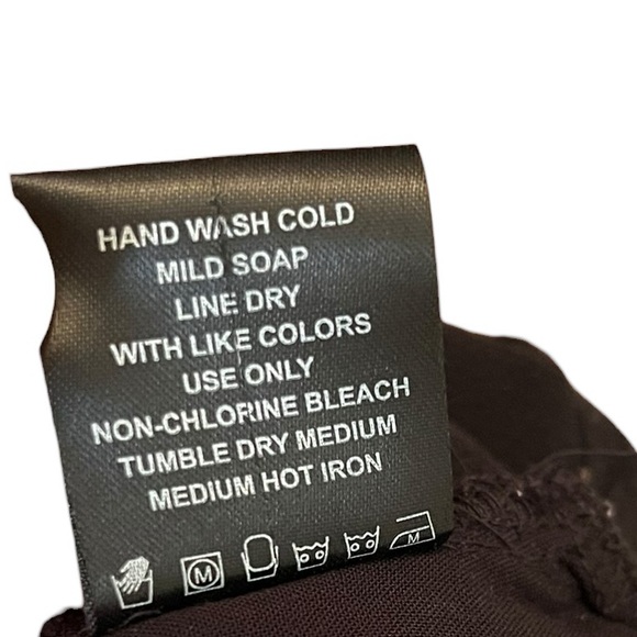 π€ πΜπππ Black Short Sleeve Blouse | Classic Minimal Top π€ - Picture 5 of 7